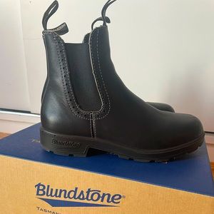 Black high top blundstones - size 7.5